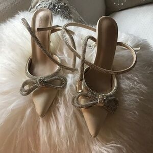 Mach and Mach double bow heels